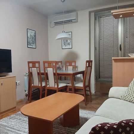 Square Exclusive Apartment 3N Skopje Bagian luar foto