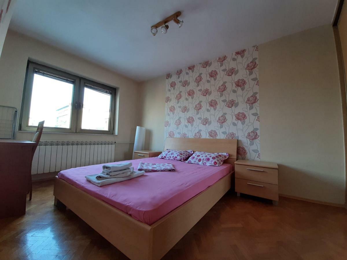 Square Exclusive Apartment 3N Skopje Bagian luar foto