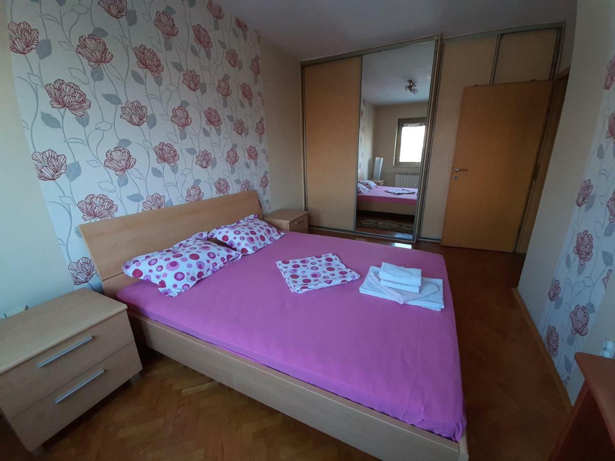 Square Exclusive Apartment 3N Skopje Bagian luar foto