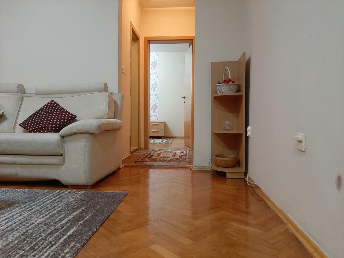 Square Exclusive Apartment 3N Skopje Bagian luar foto
