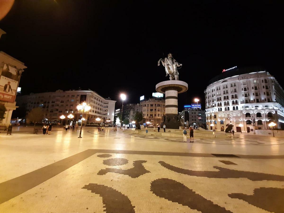 Square Exclusive Apartment 3N Skopje Bagian luar foto